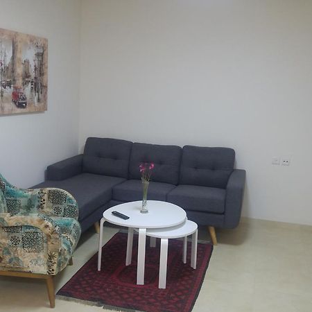 Sabba'S Apartment Kefar Sava Exterior foto